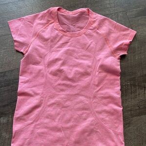 Swiftly Tech Short-Sleeve Shirt 2.0 Hip 8